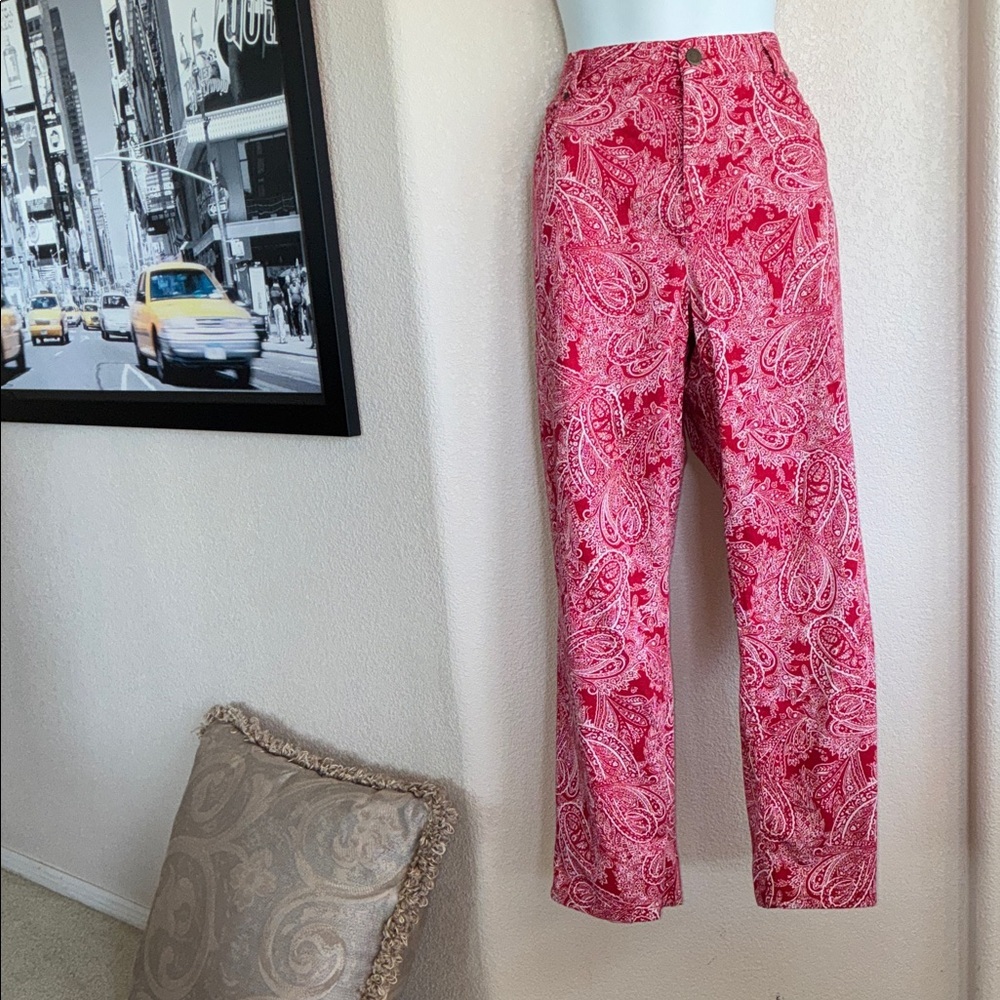 JONES NEW YORK SPORT Stylish red & white paisley /bandana print pants. 12 - Picture 3 of 17